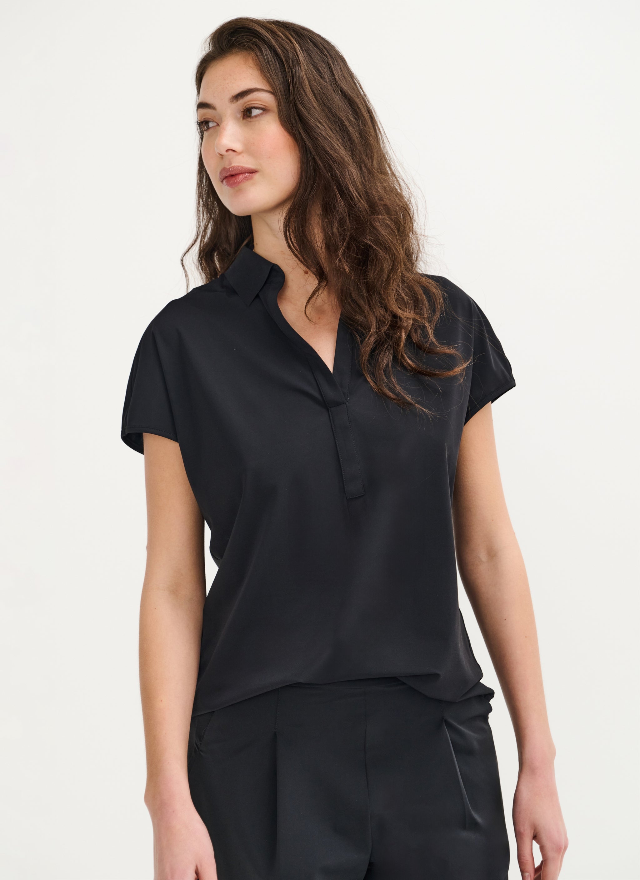 Top | Light Travel | Kera | Deep Black