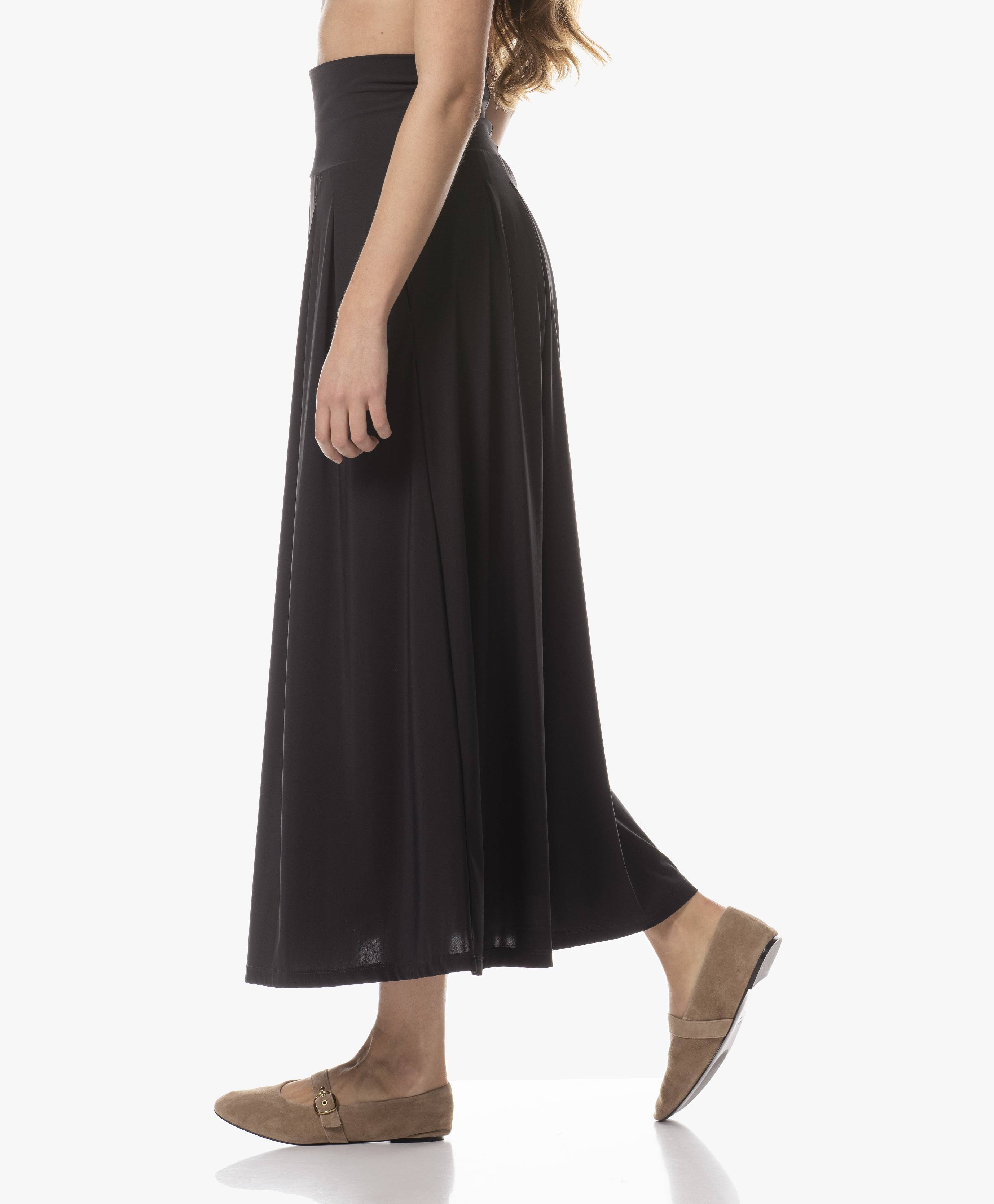 Skirt | Light Travel | Bakana | Deep Black | Japan TKY – JapanTKY